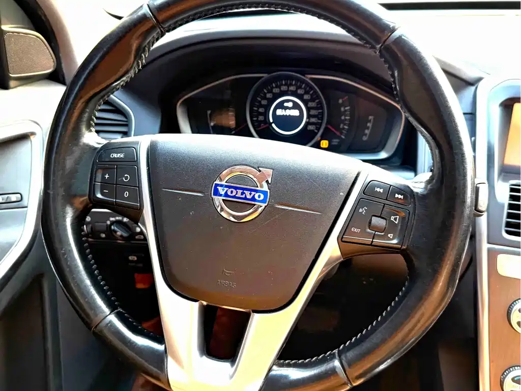 Volvo XC60 2014 — фото 15
