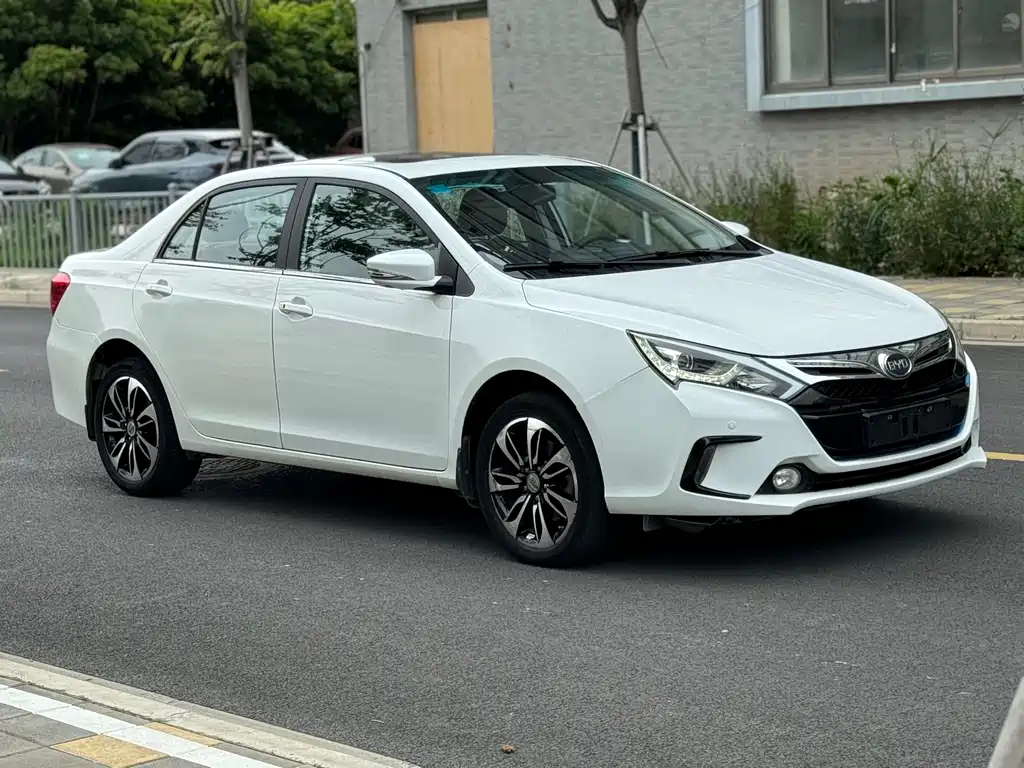 BYD Qin NEV 2015 — фото 3