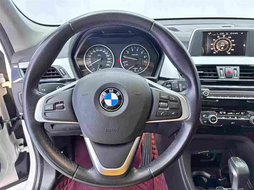 BMW X1 2017 — фото 12