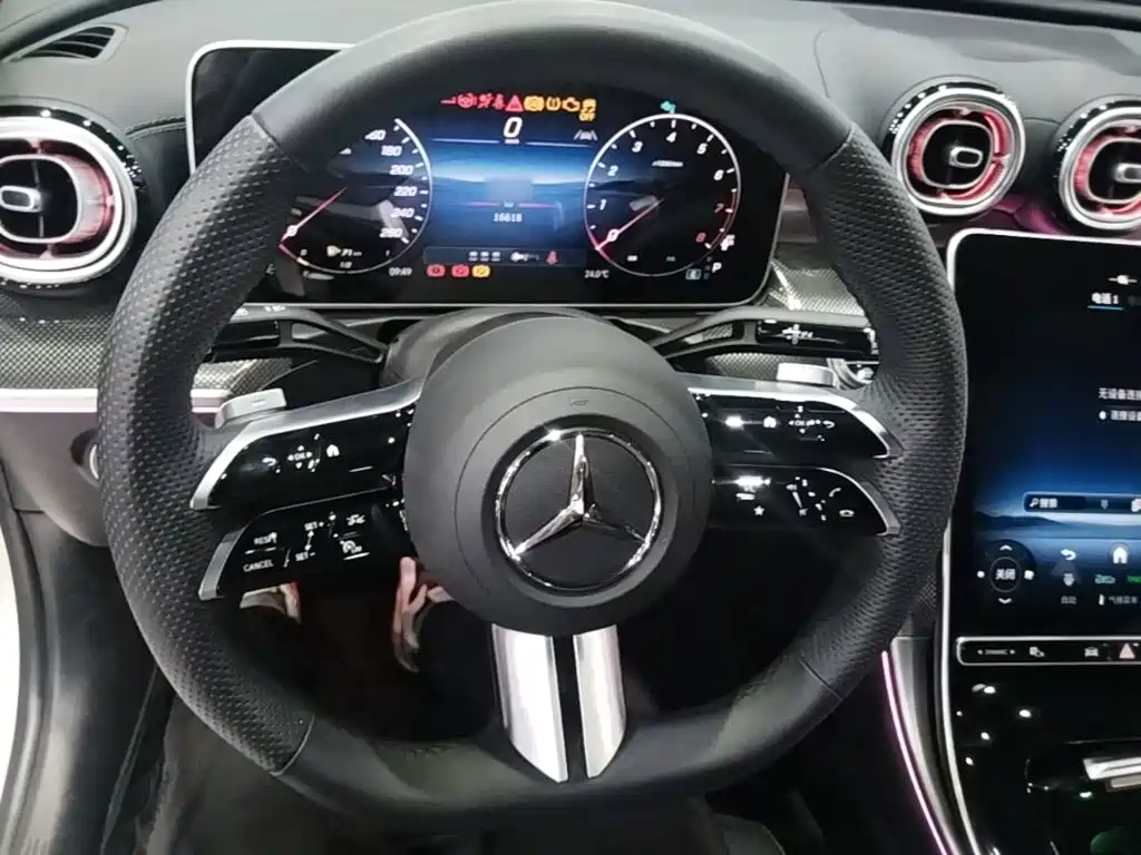 Mercedes-Benz C-Class 2025 — фото 11