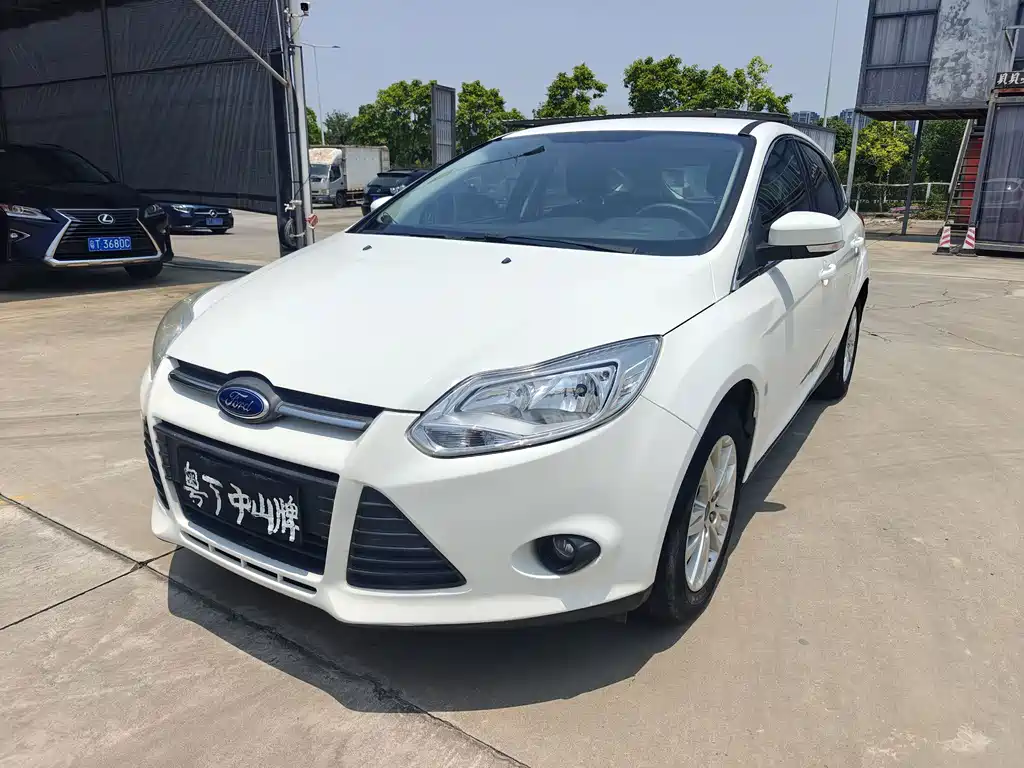 Ford Focus 2014 — фото 1