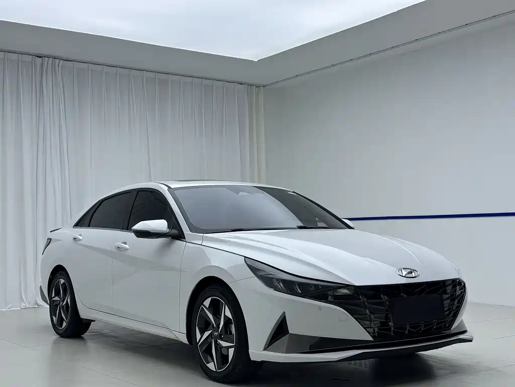 Hyundai Elantra 2023 — фото 3
