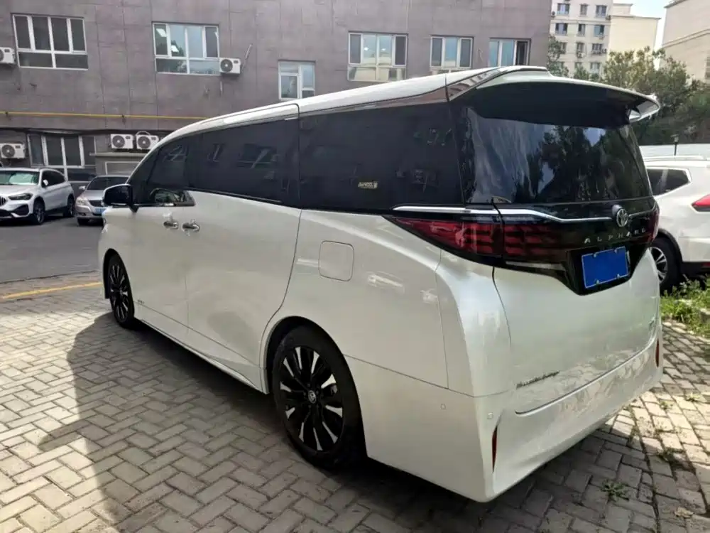 Toyota Alphard 2024 — фото 14