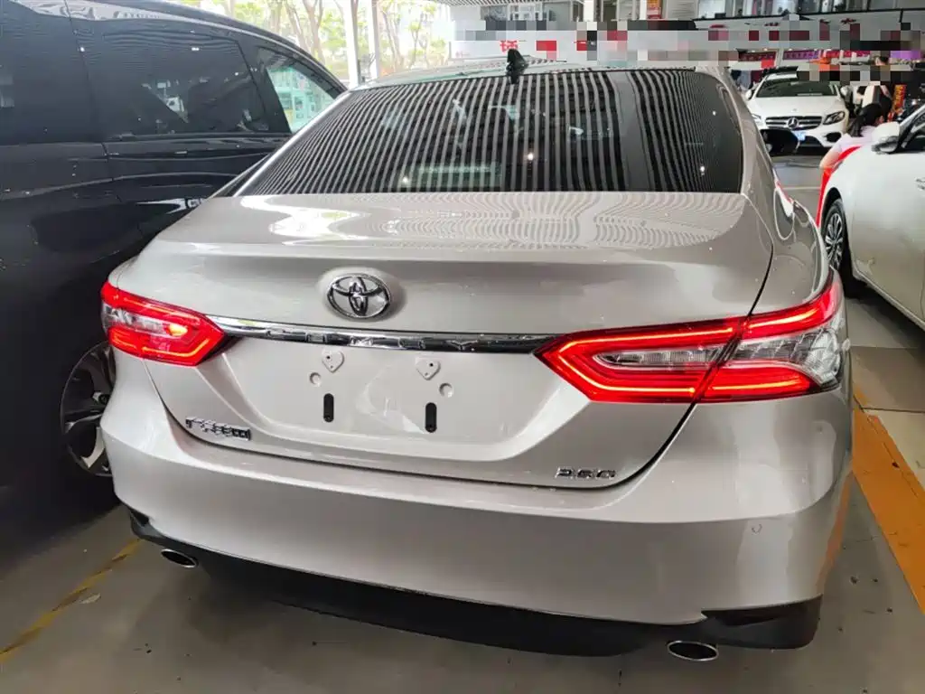 Toyota Camry 2022 — фото 6