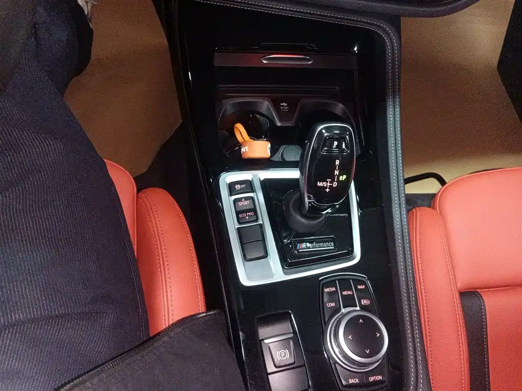 BMW 1 Series 2021 — фото 10