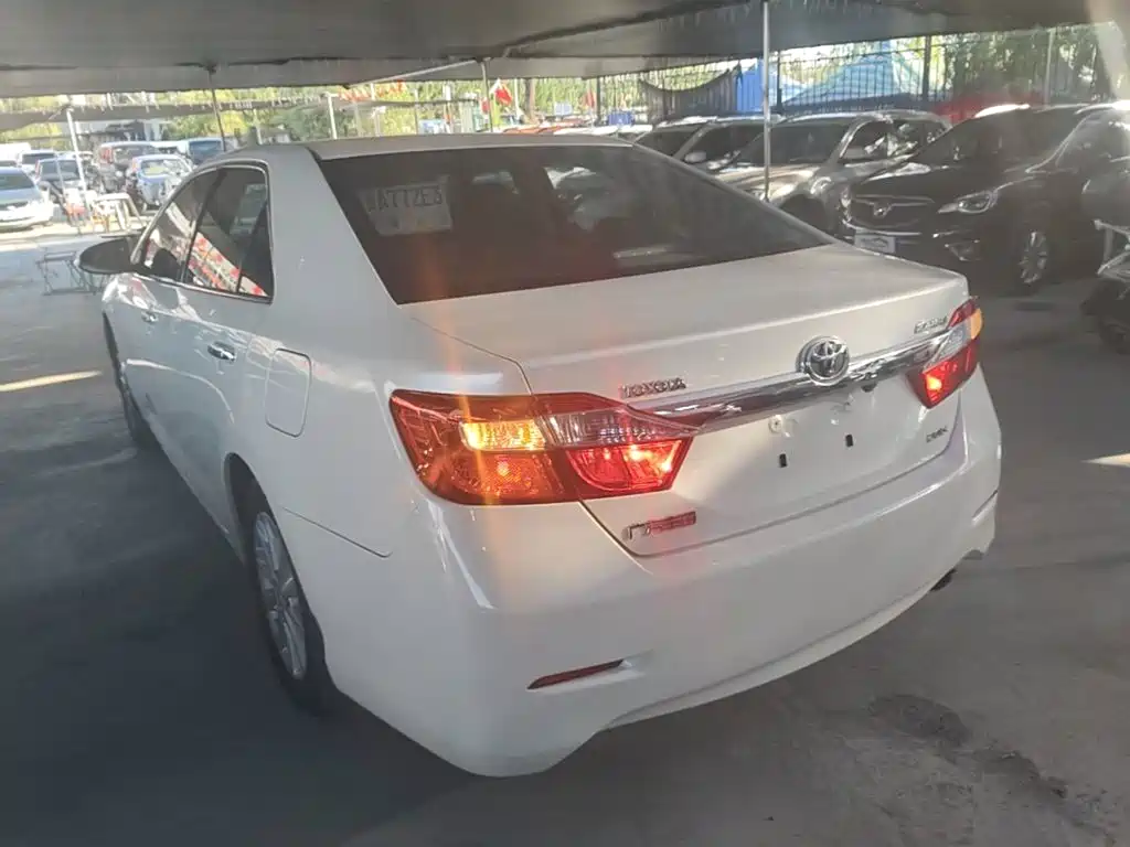Toyota Camry 2014 — фото 23
