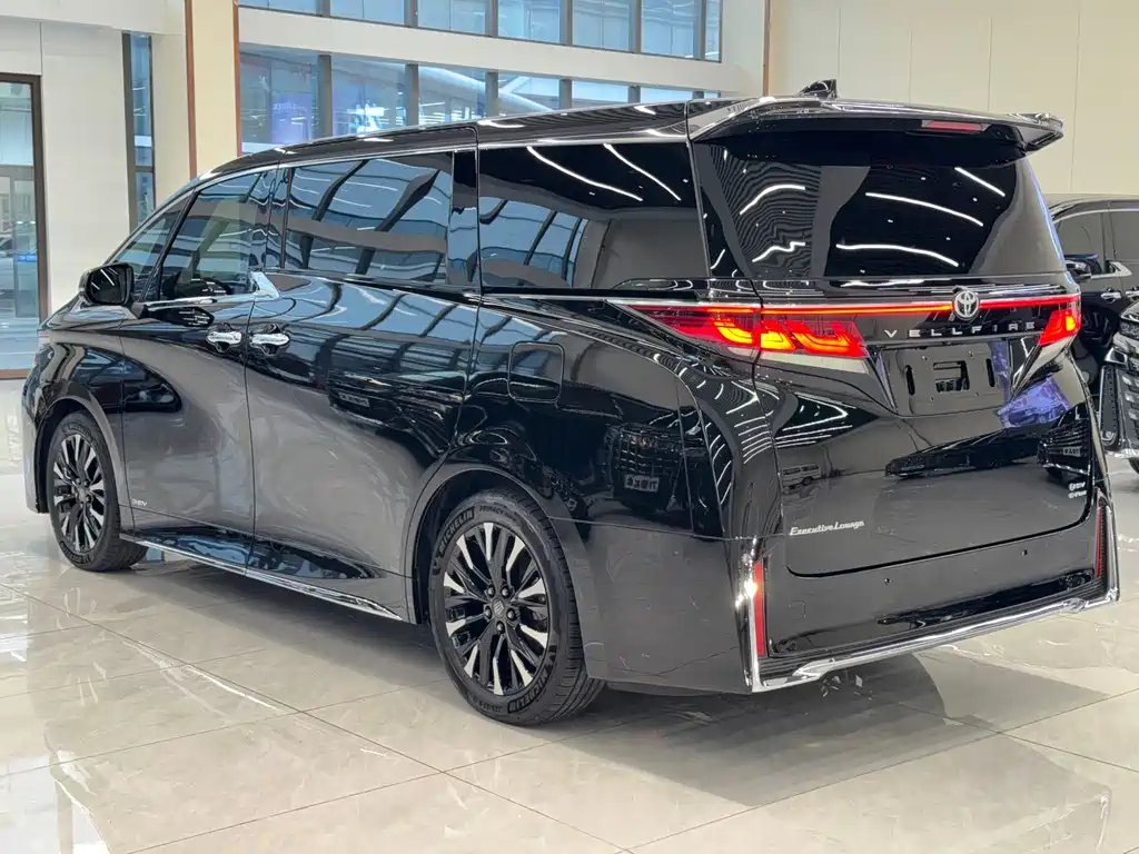 Toyota Vellfire 2023 — фото 16