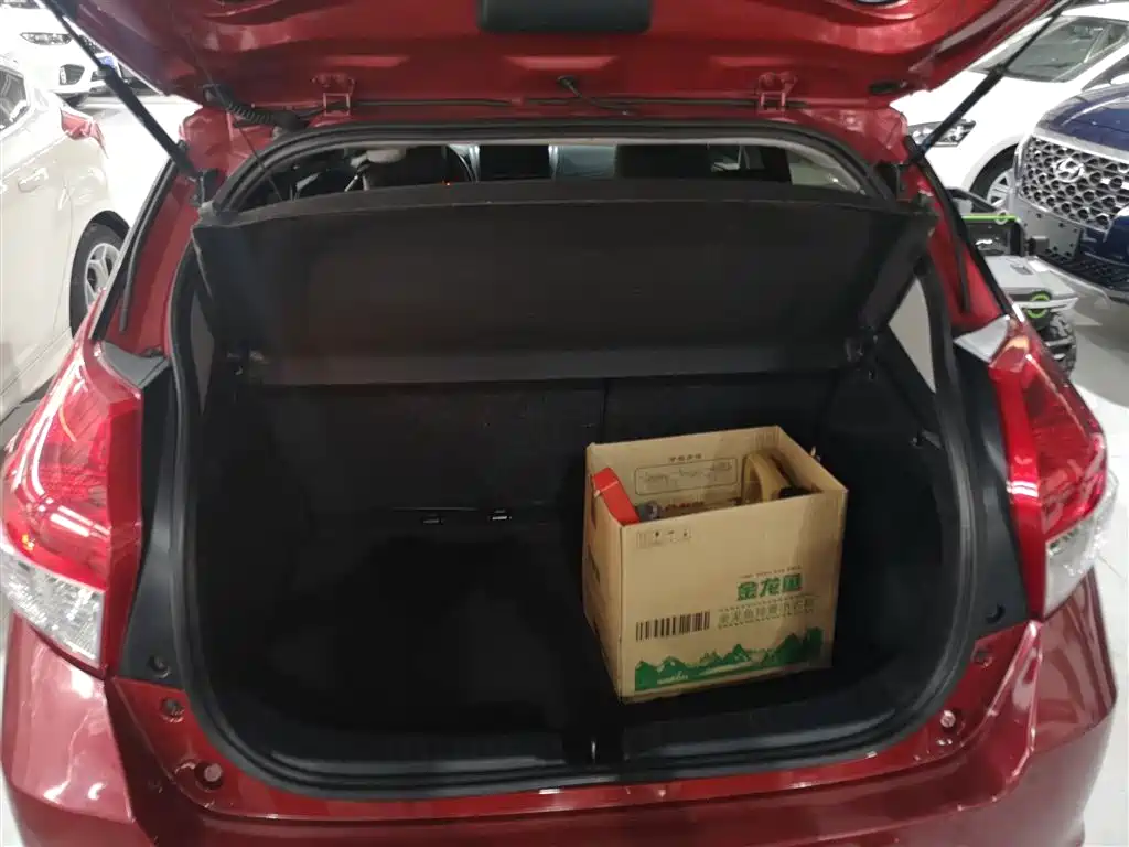 Toyota Yaris L 2014 — фото 15