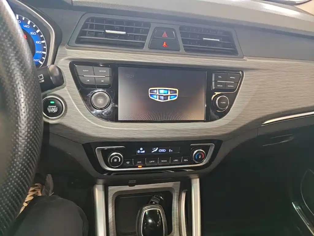 Geely Vision X3 2018 — фото 13