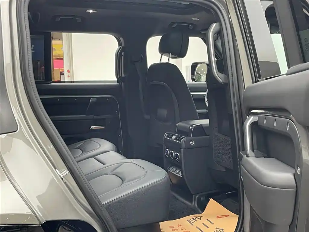 Land Rover Defender 2025 — фото 12