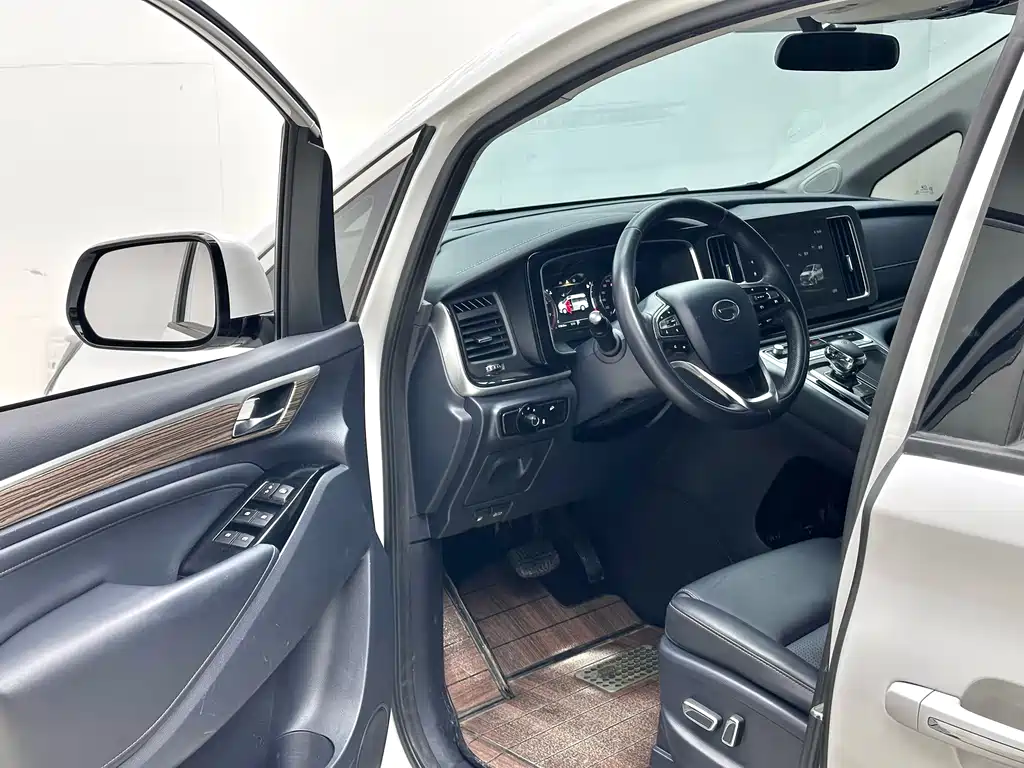 GAC Motor Trumpchi M8 2022 — фото 3