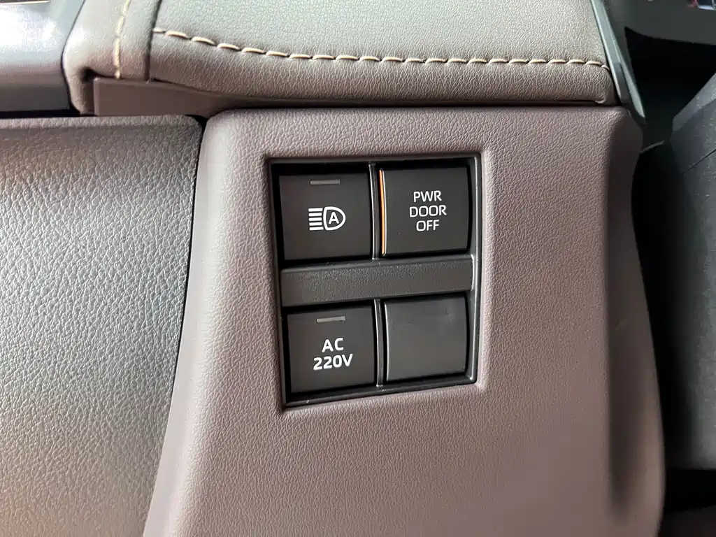 Toyota Vellfire 2024 — фото 18