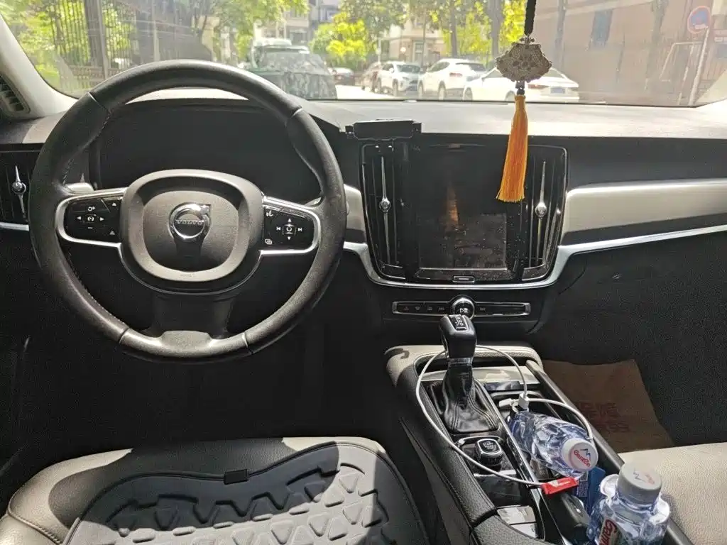 Volvo S90 2017 — фото 13
