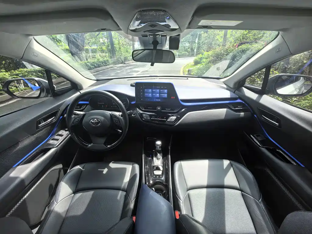 Toyota C-HR 2021 — фото 11