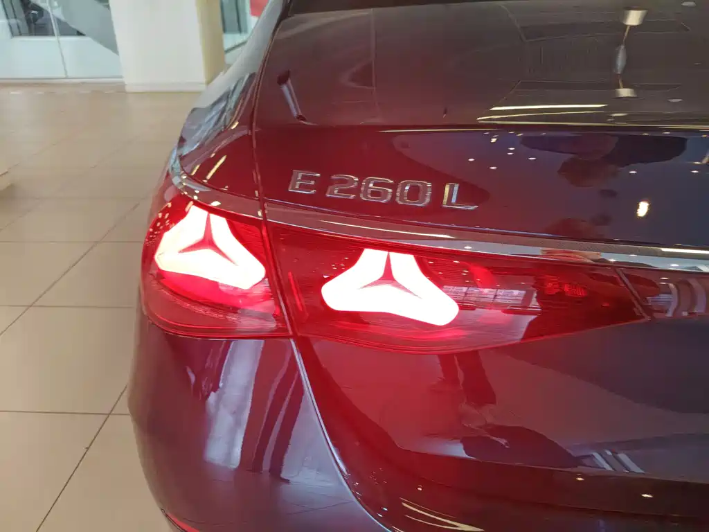 Mercedes-Benz E-Class 2023 — фото 31