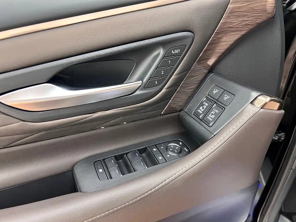 Toyota Vellfire 2024 — фото 16