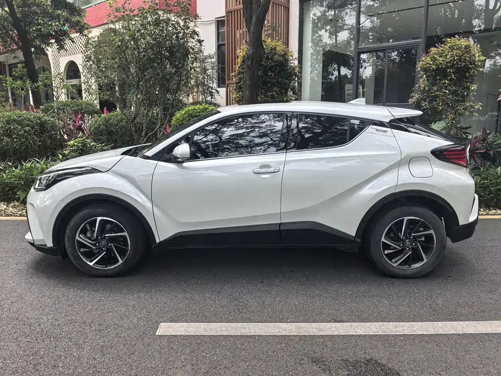 Toyota C-HR 2021 — фото 4