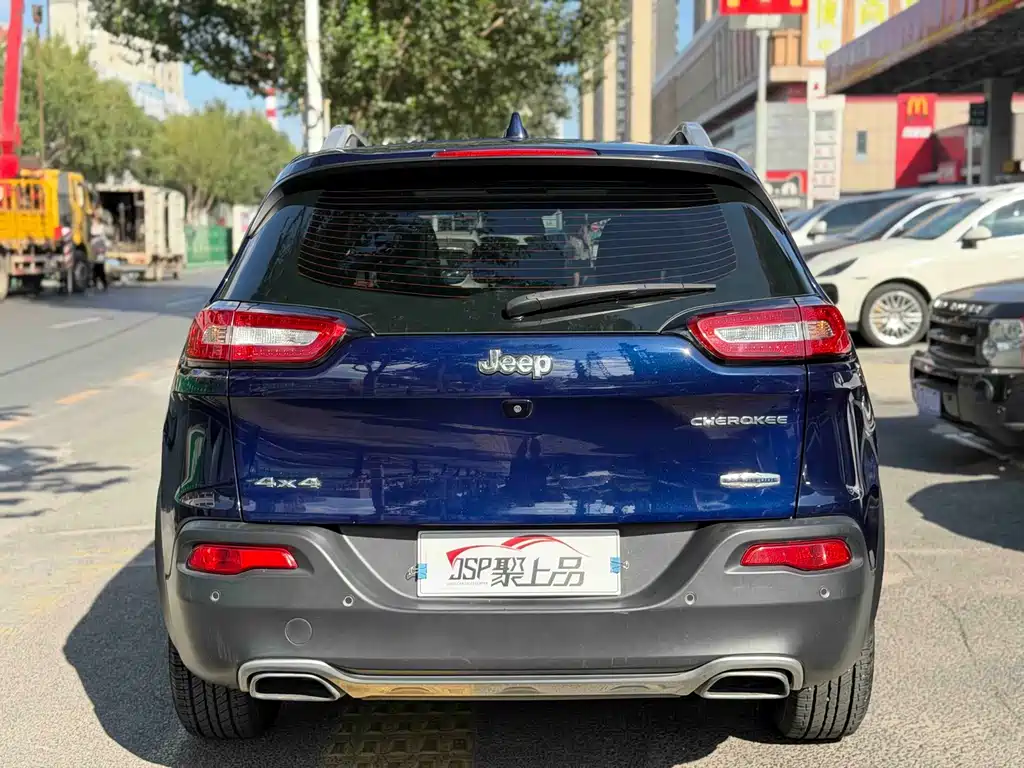 Jeep Cherokee 2016 — фото 16