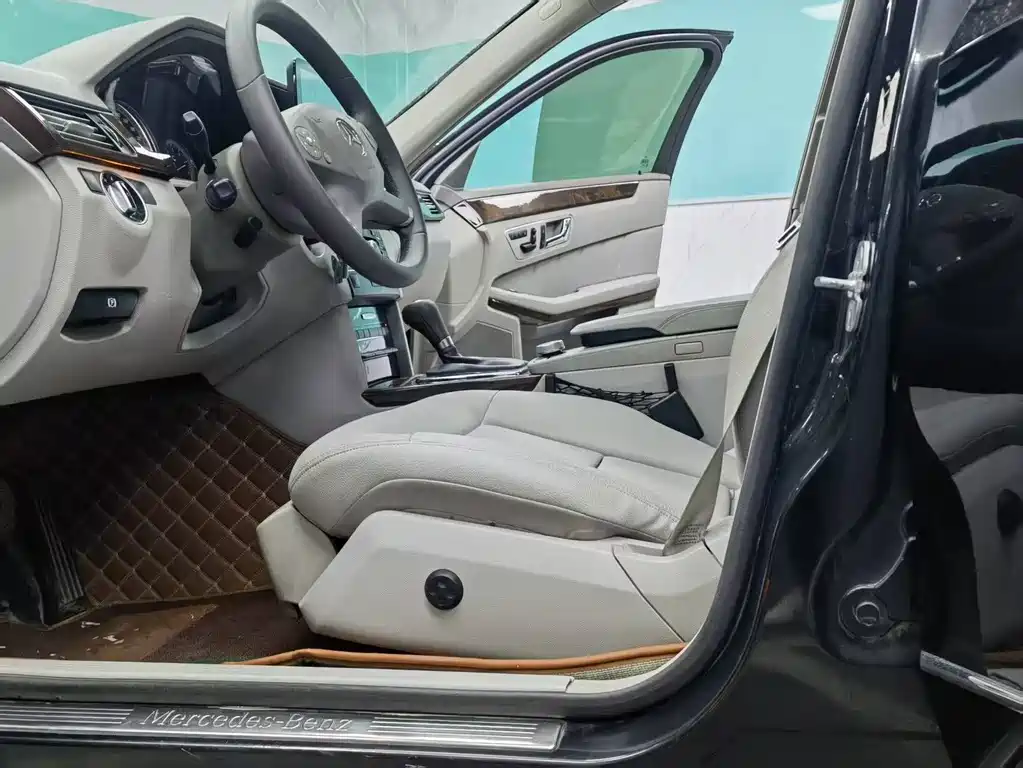 Mercedes-Benz E-Class 2011