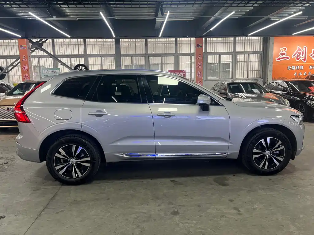 Volvo XC60 2025 — фото 4