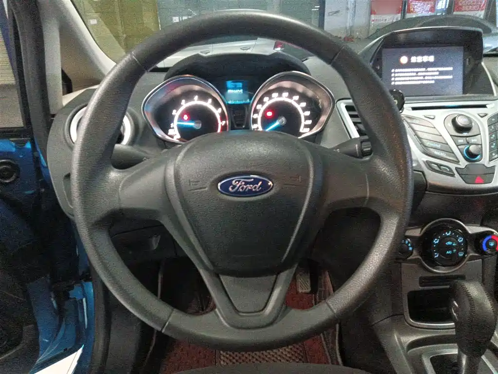 Ford Fiesta 2015 — фото 3