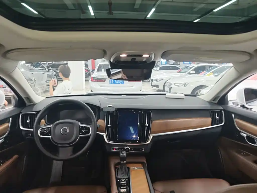 Volvo S90 2019 — фото 18