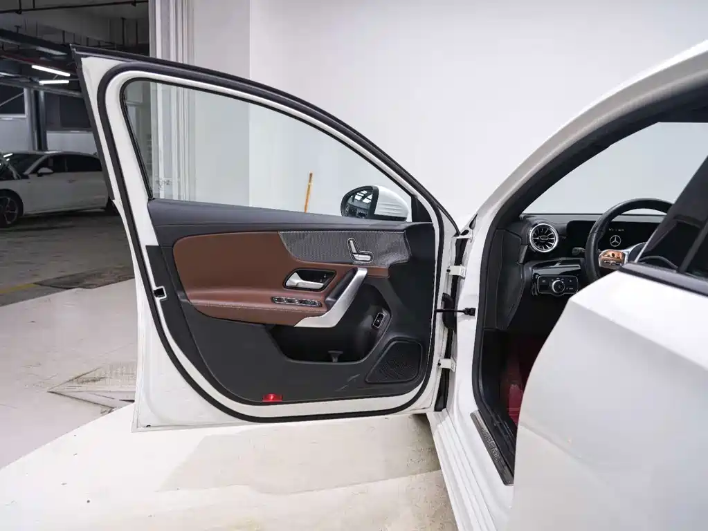 Mercedes-Benz A-Class 2021 — фото 13