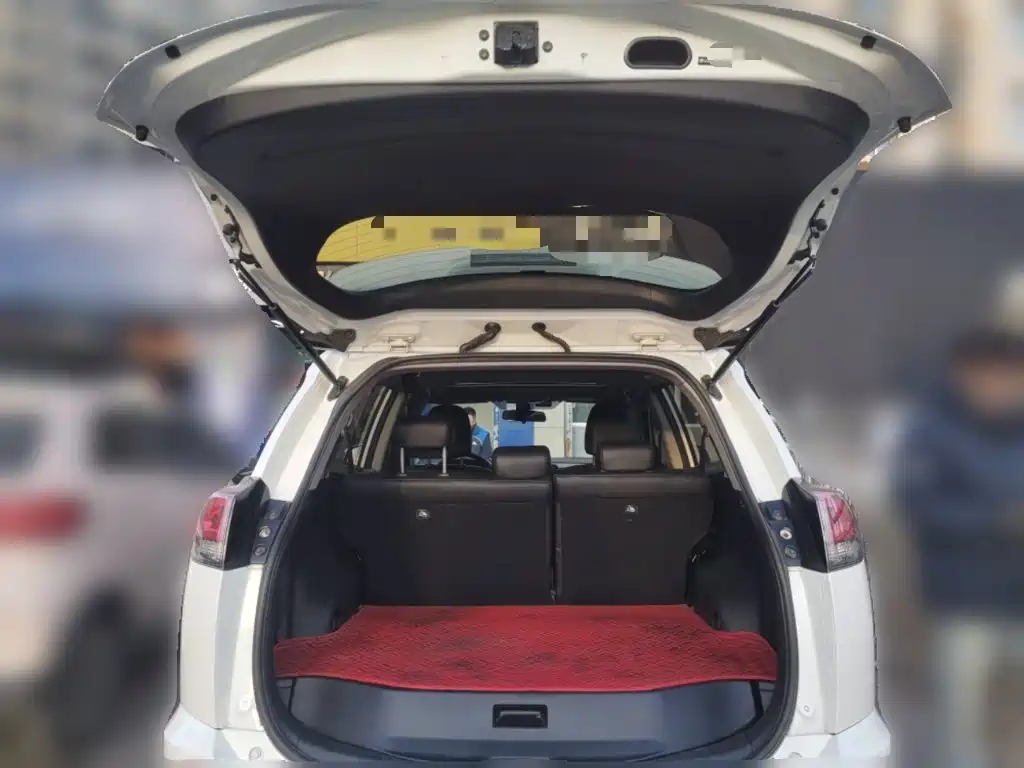 Toyota RAV4 2019 — фото 10