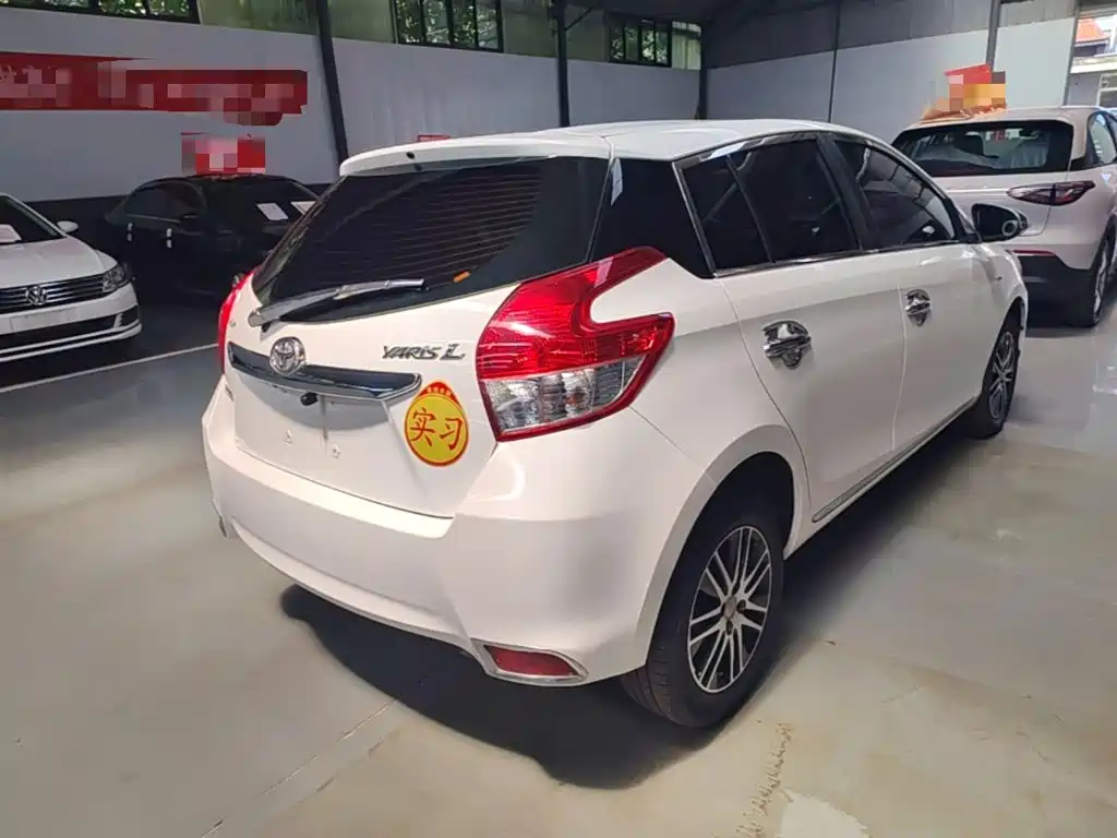 Toyota Yaris L 2015 — фото 7