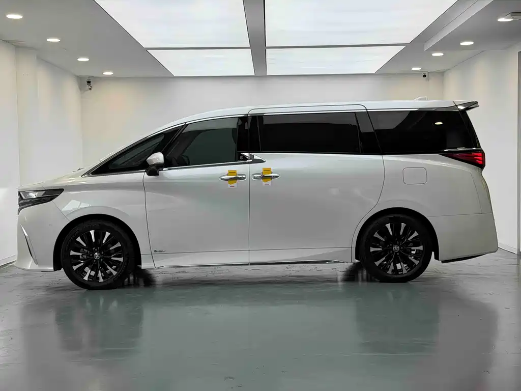 Toyota Alphard 2024 — фото 8