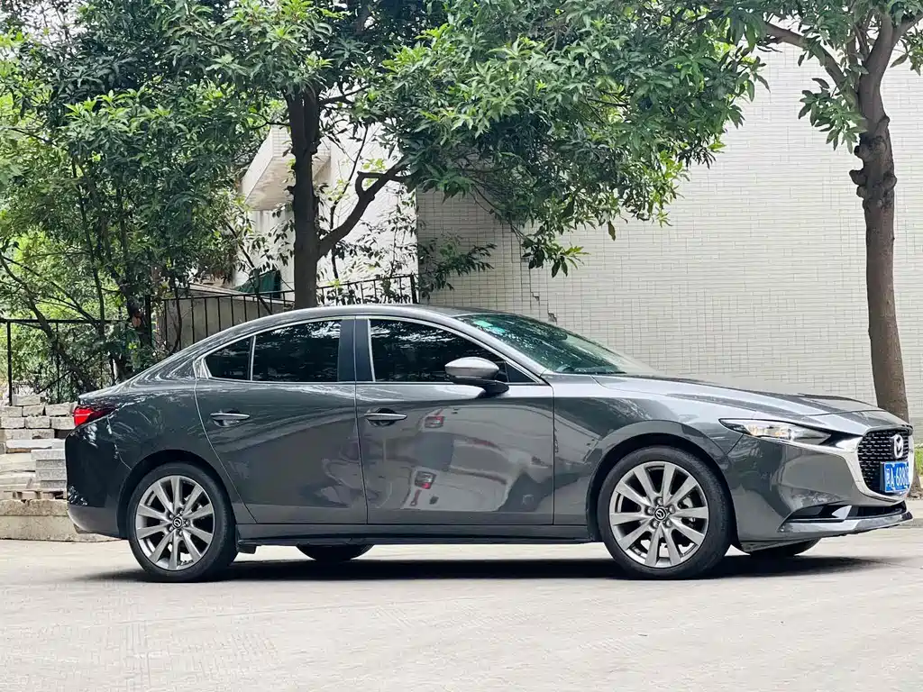Mazda 3 Axela 2020 — фото 3