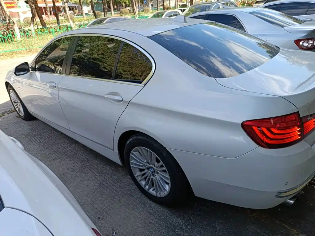 BMW 5 Series 2014 — фото 21