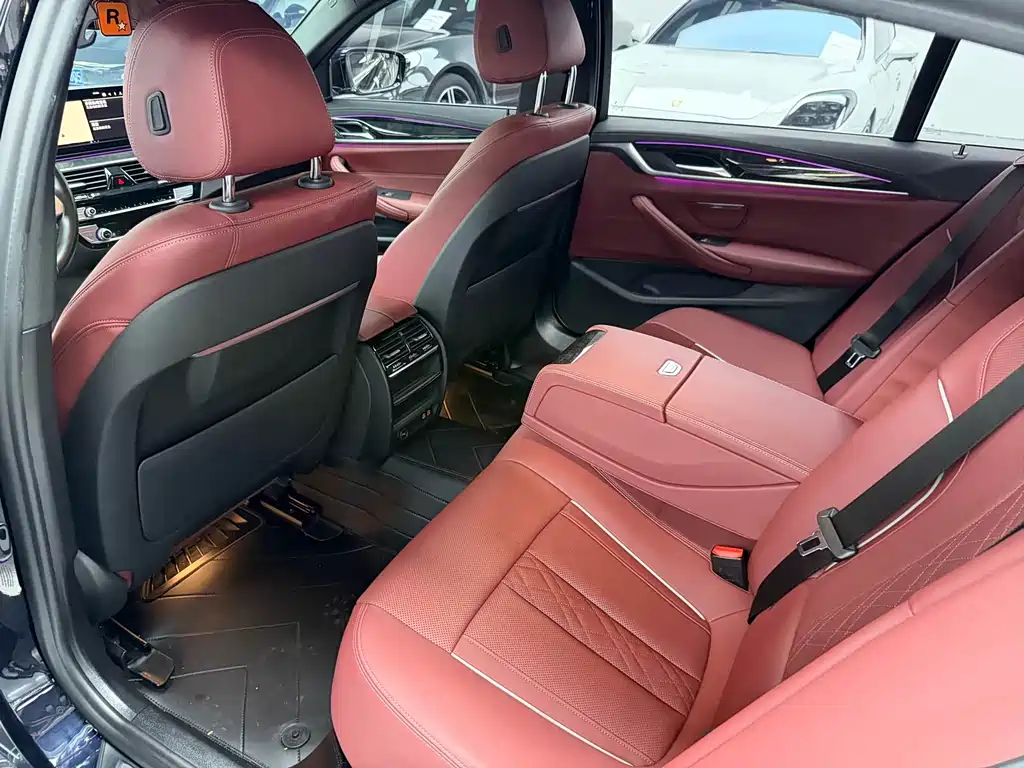 BMW 5 Series 2021 — фото 10