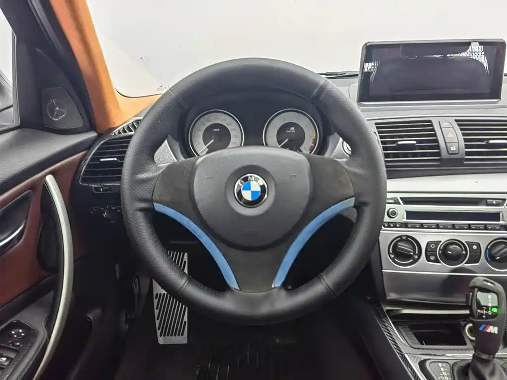 BMW 1 Series 2011 — фото 11