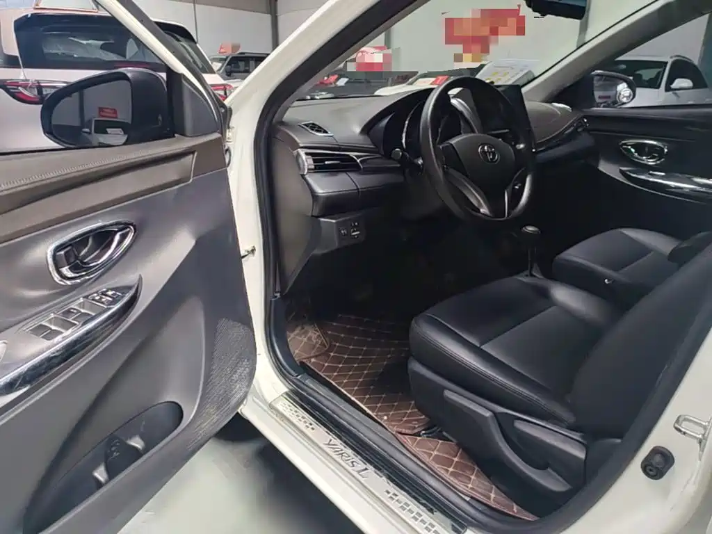 Toyota Yaris L 2015 — фото 16