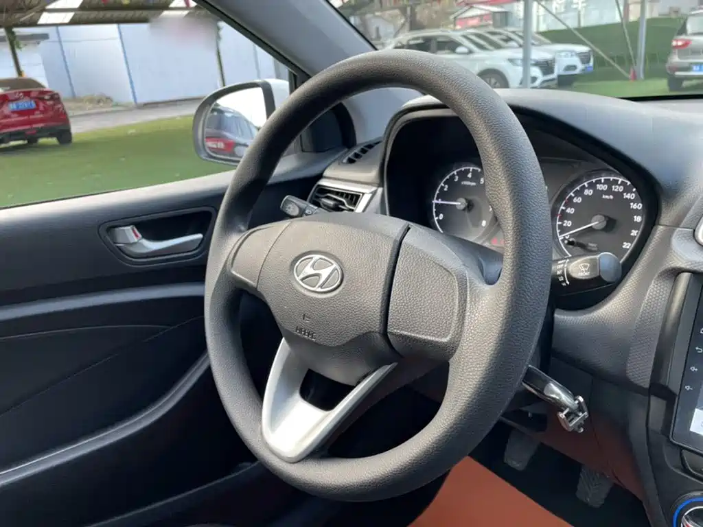 Hyundai Verna 2018 — фото 20