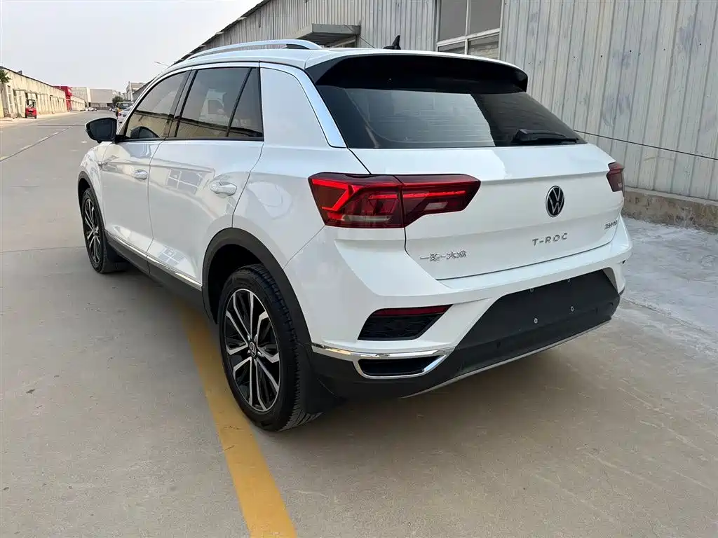 Volkswagen T-Roc 2023 — фото 12