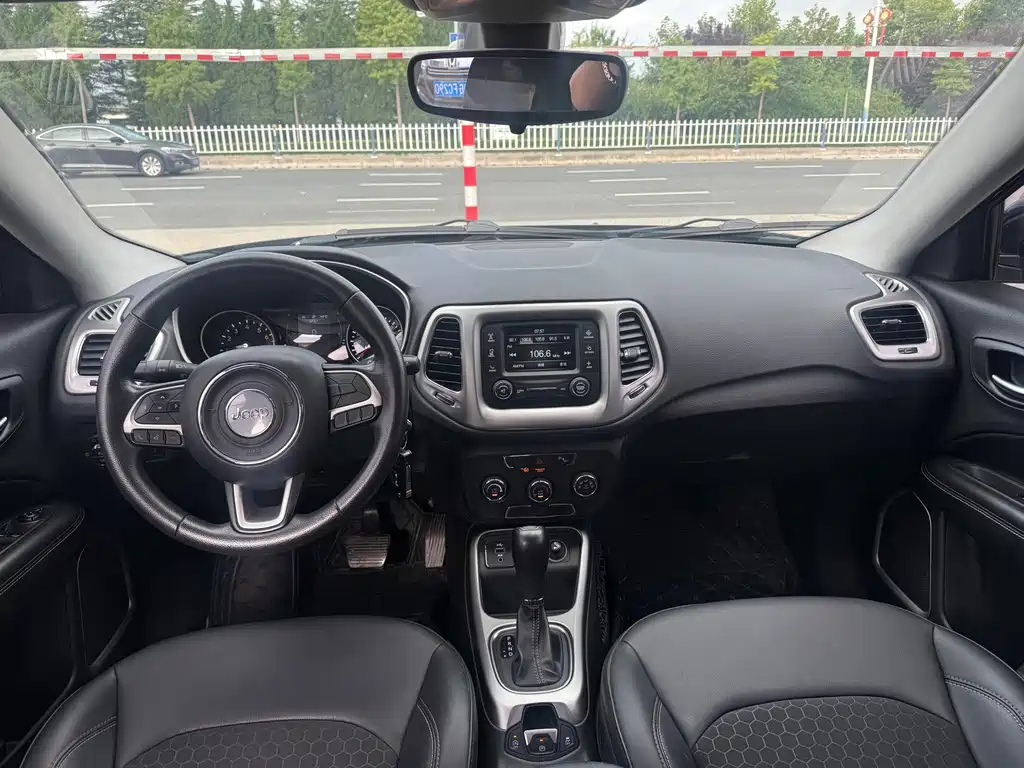 Jeep Compass 2017 — фото 8