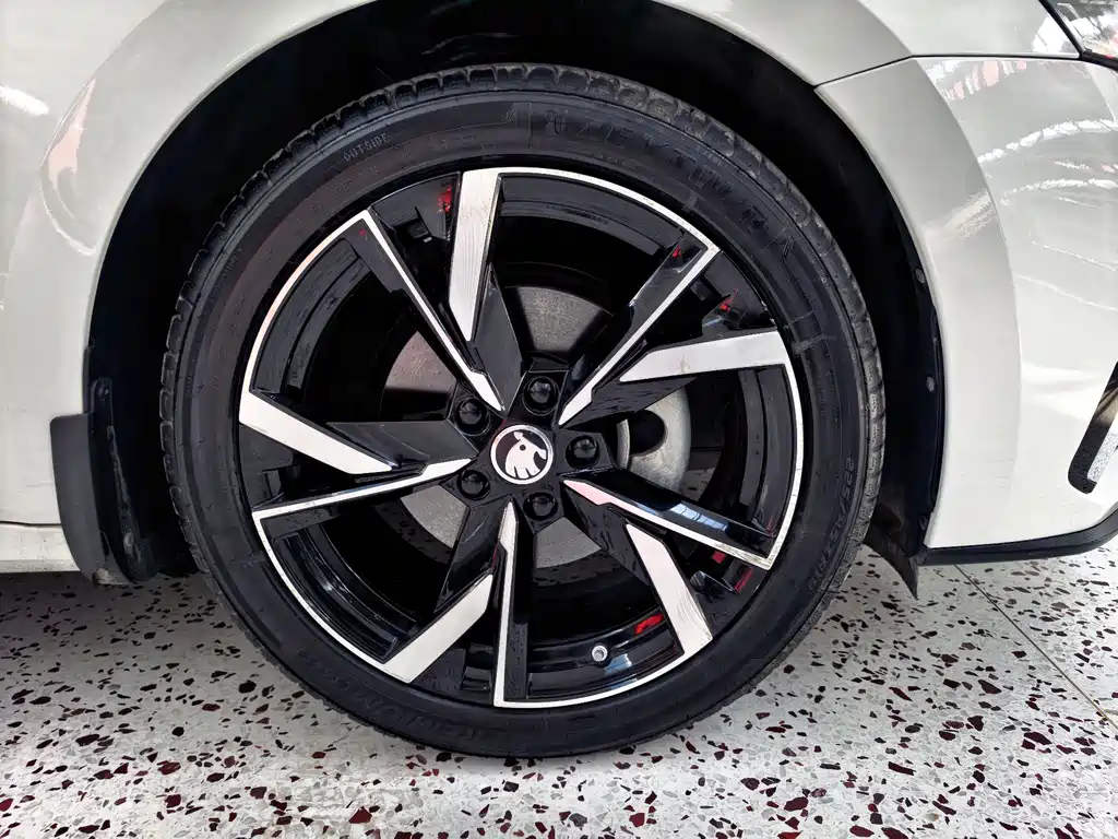 Skoda Octavia 2022 — фото 21