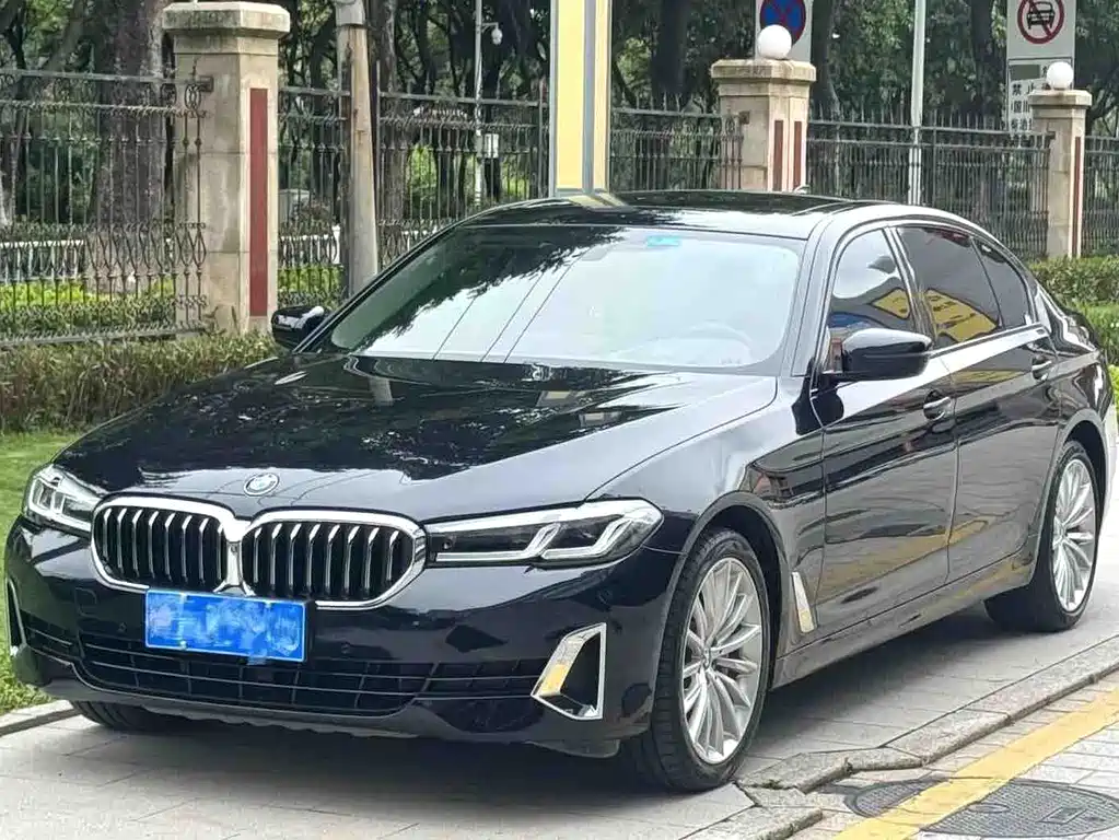BMW 5 Series 2021 — фото 1