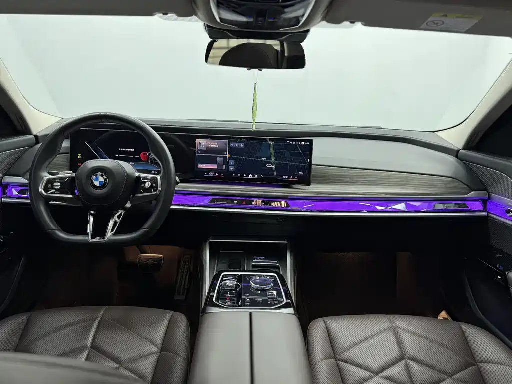 BMW i7 2025 — фото 9
