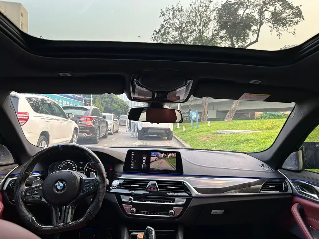 BMW 5 Series 2019 — фото 9