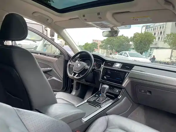 Volkswagen Phideon 2016