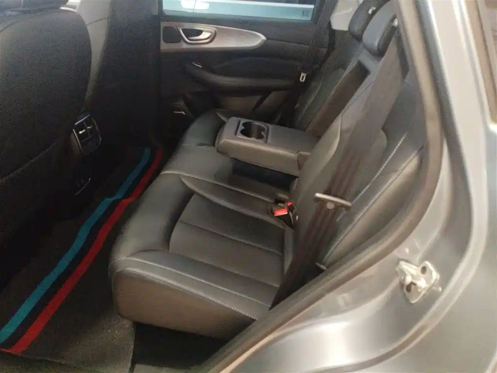 Roewe RX5 New Energy 2021 — фото 17