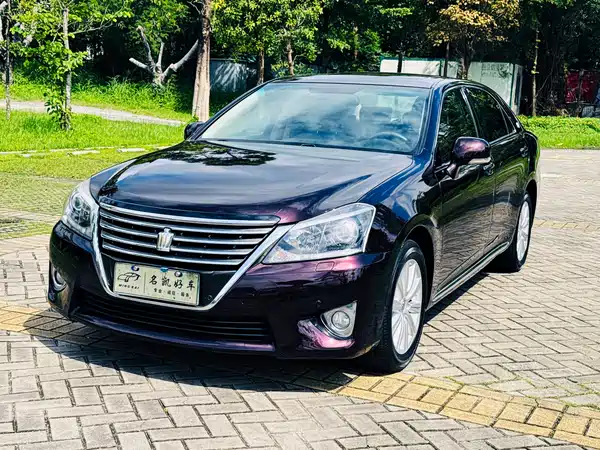 Toyota Crown 2012