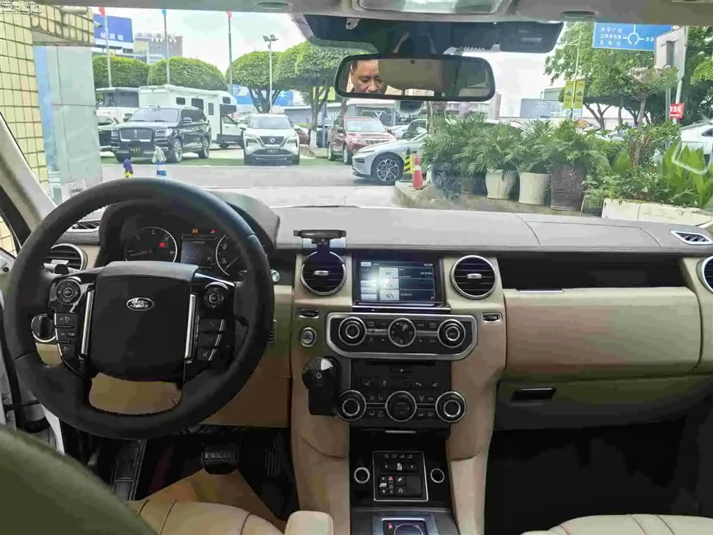 Land Rover Discovery 2014 — фото 10