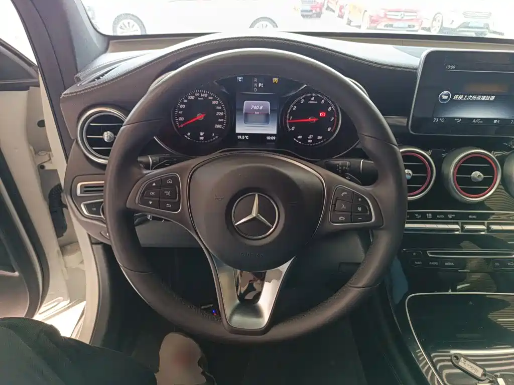 Mercedes-Benz GLC 2016 — фото 11