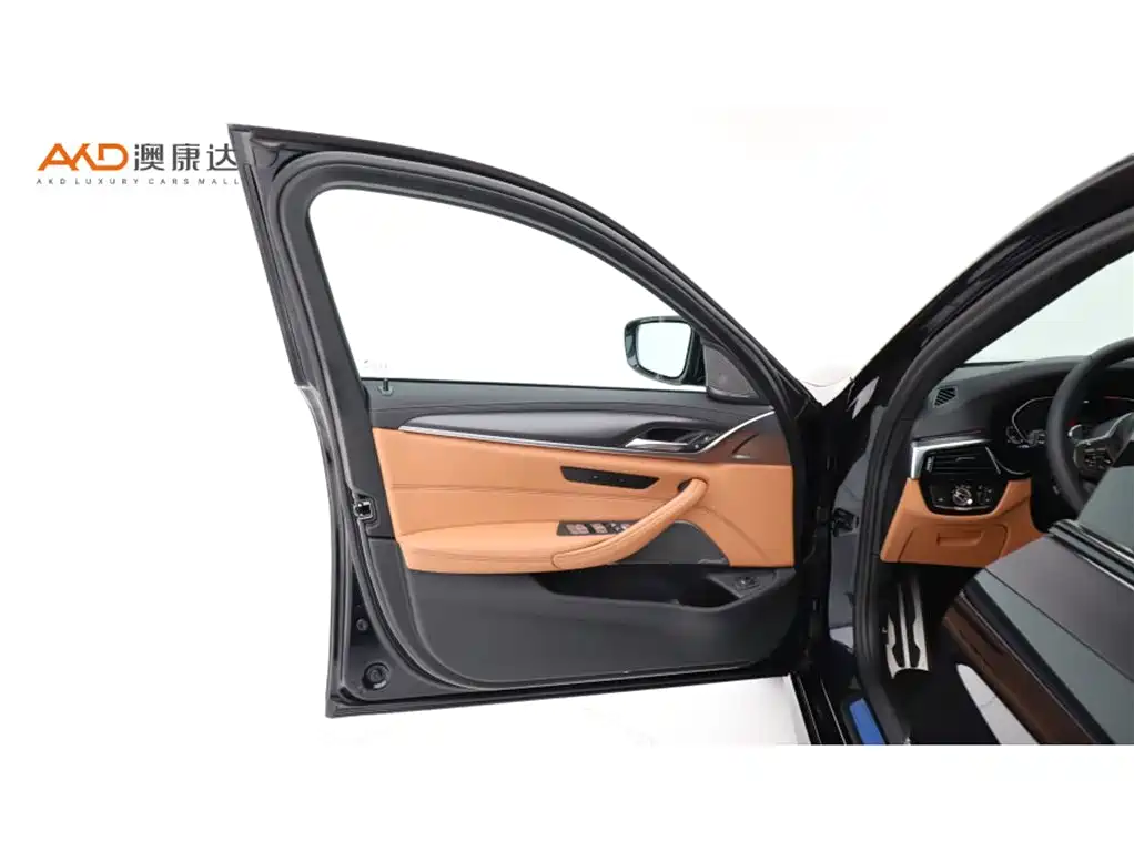 BMW 5 Series 2023 — фото 10