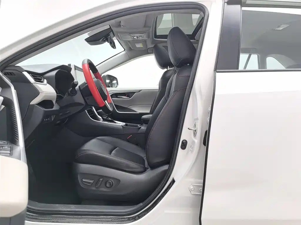 Toyota RAV4 2019 — фото 10