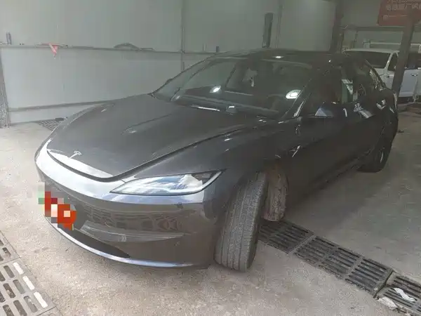 Tesla Model 3 2024